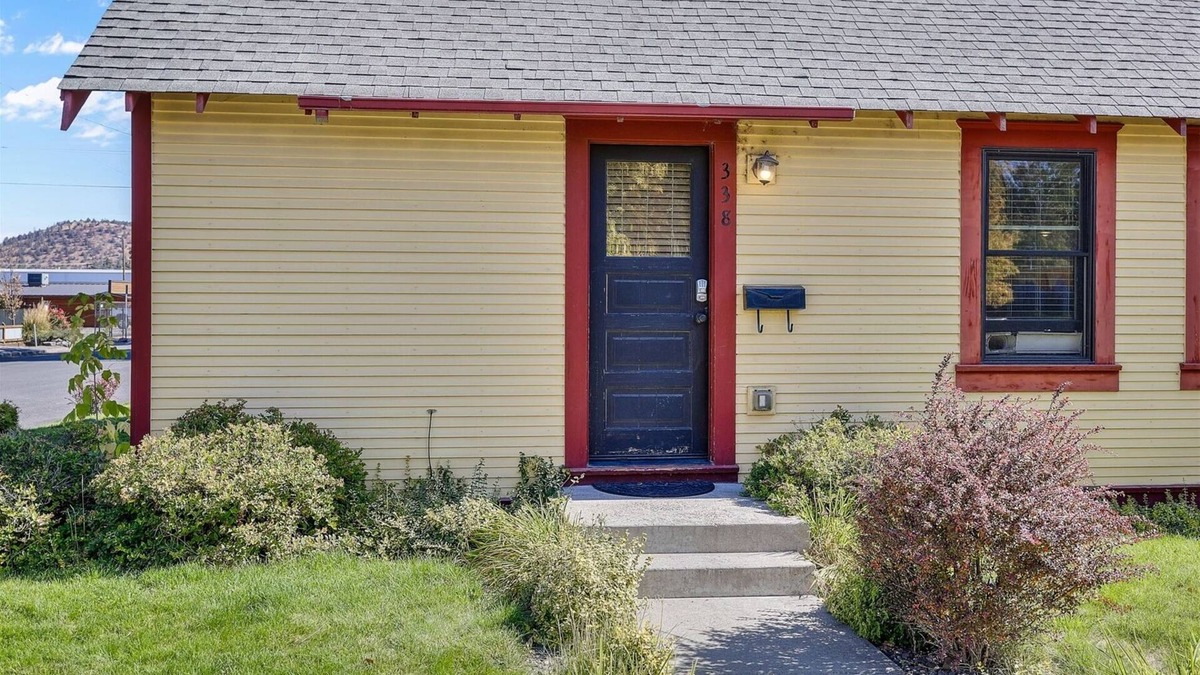 Southern Crossing House | Bluebird Day - Sierra Nook