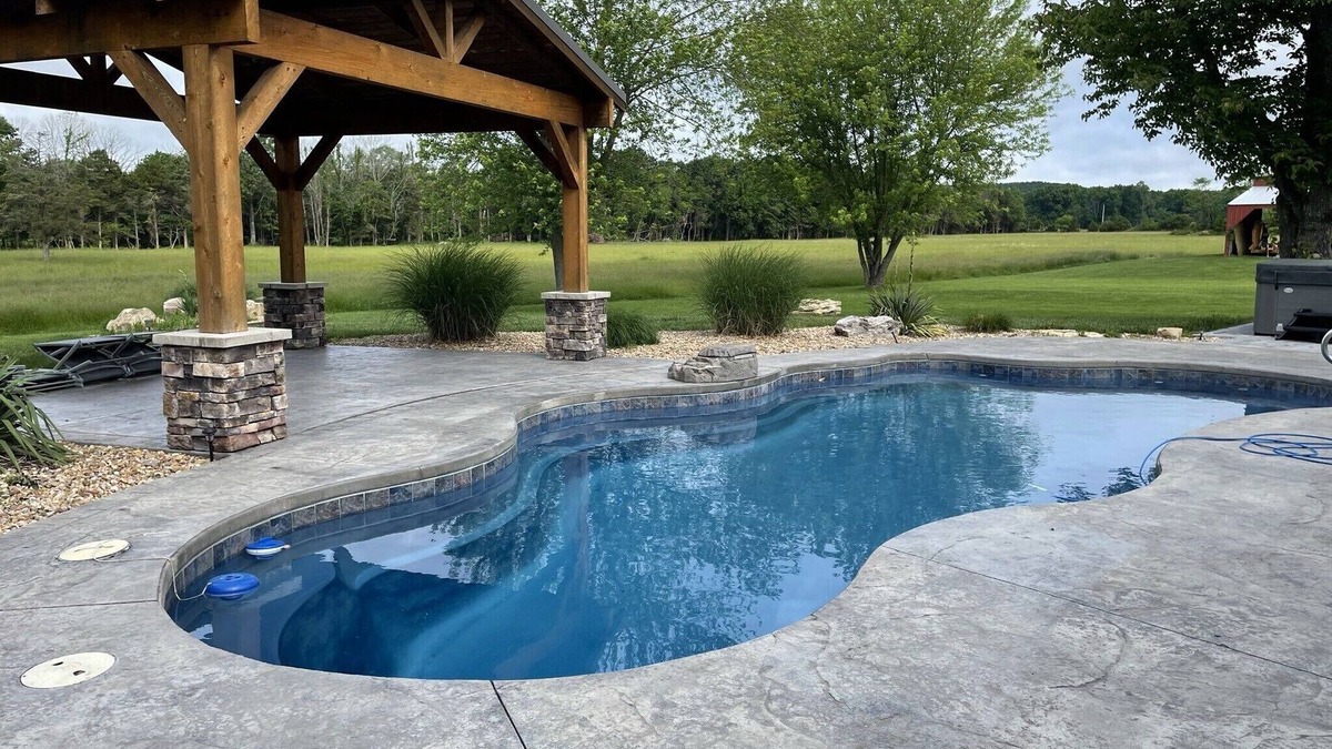 Doe Run House | Bluebird Meadows with In-ground Pool and Hot Tub! 125 ACRES TO EXPLORE