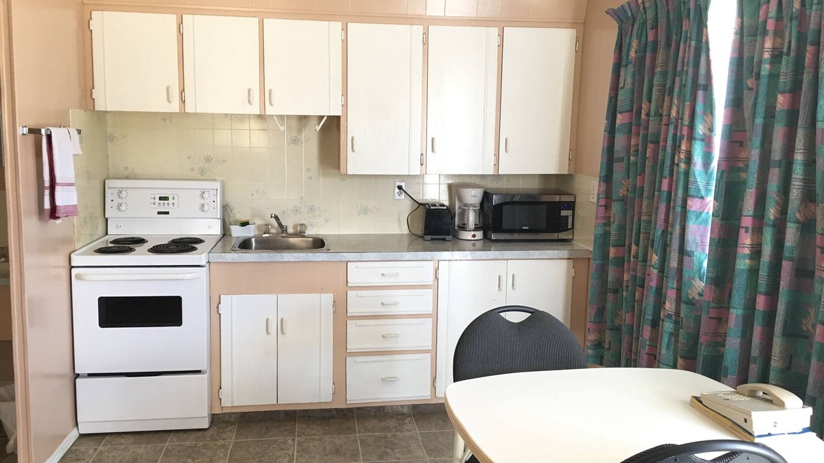 Innisfail Hotel | Bluebird Motel
