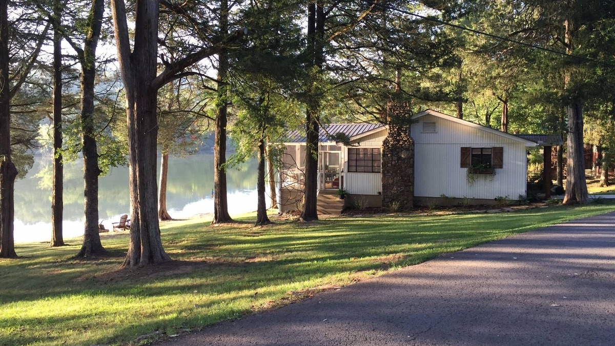 Kelso Cottage | Bluebird Rest - Lakefront Cottage