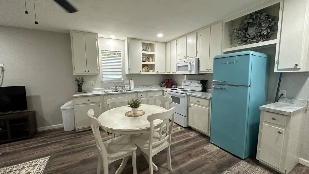 West Tawakoni House | Bluebonnet Cottages by the Lake - Cabin 8
