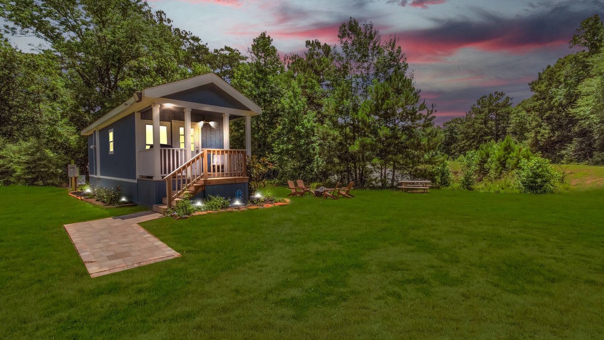 Willis House | Bluebonnet Tiny Home ~ HOT TUB