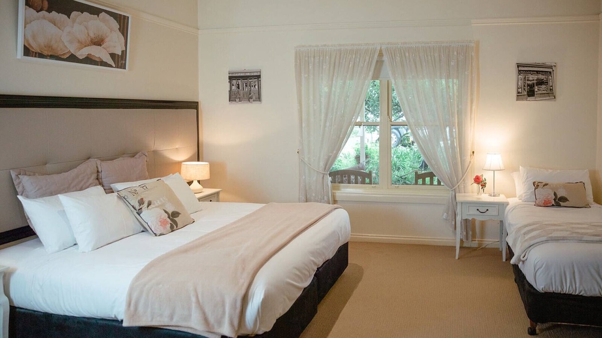 Lovedale House | Bluebush Estate - The Country House - Stunning Country Charm, Gardens & Sunsets