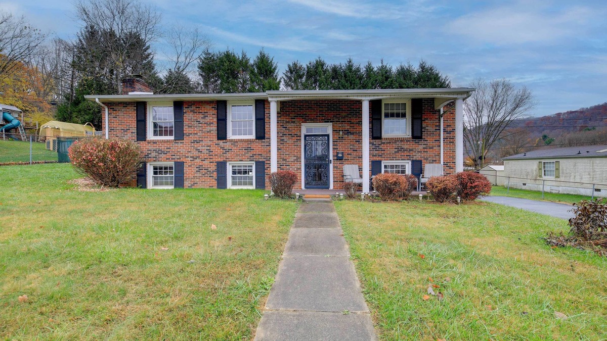 Bluefield House | Bluefield Home w/Covered Deck - Near Parks!