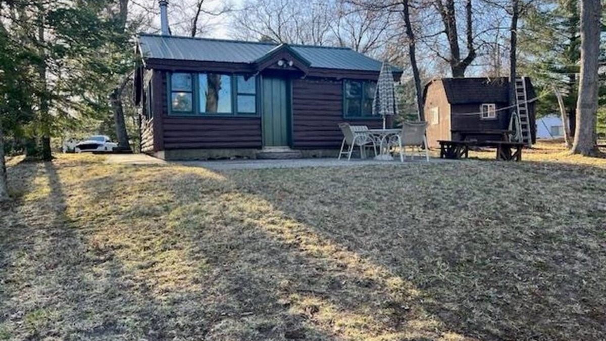 Harrison Cabin | Bluegill Lake front, Up North, cozy peaceful getaway. 2-bedroom cabin. Rustic.
