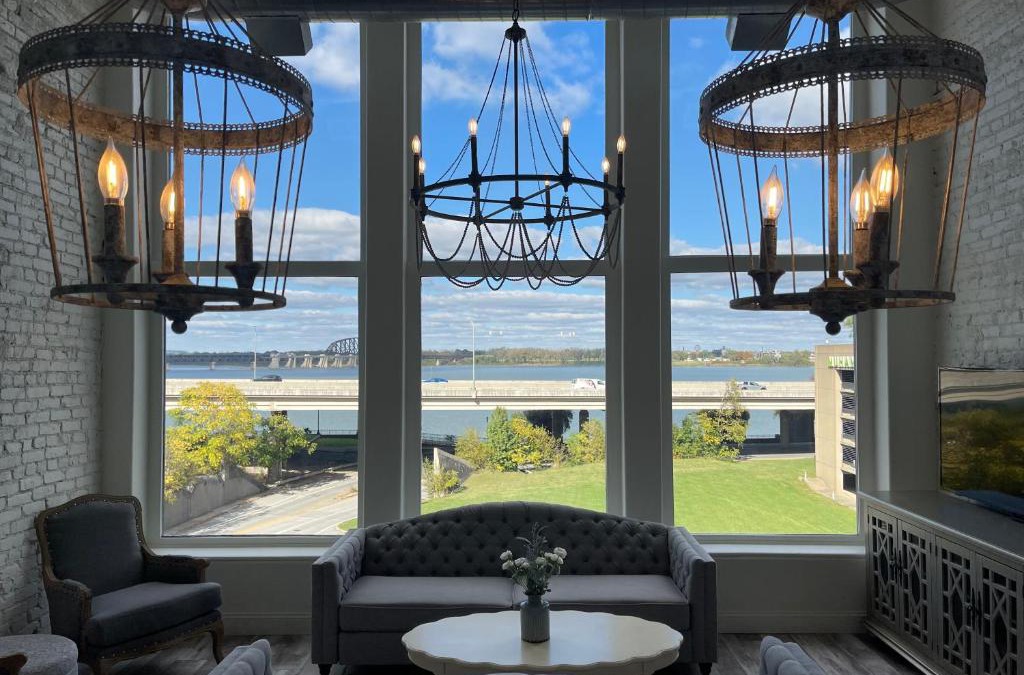 West Main Historic District Apartment | Bluegrass River View! Soak & Savor by Hollyhock