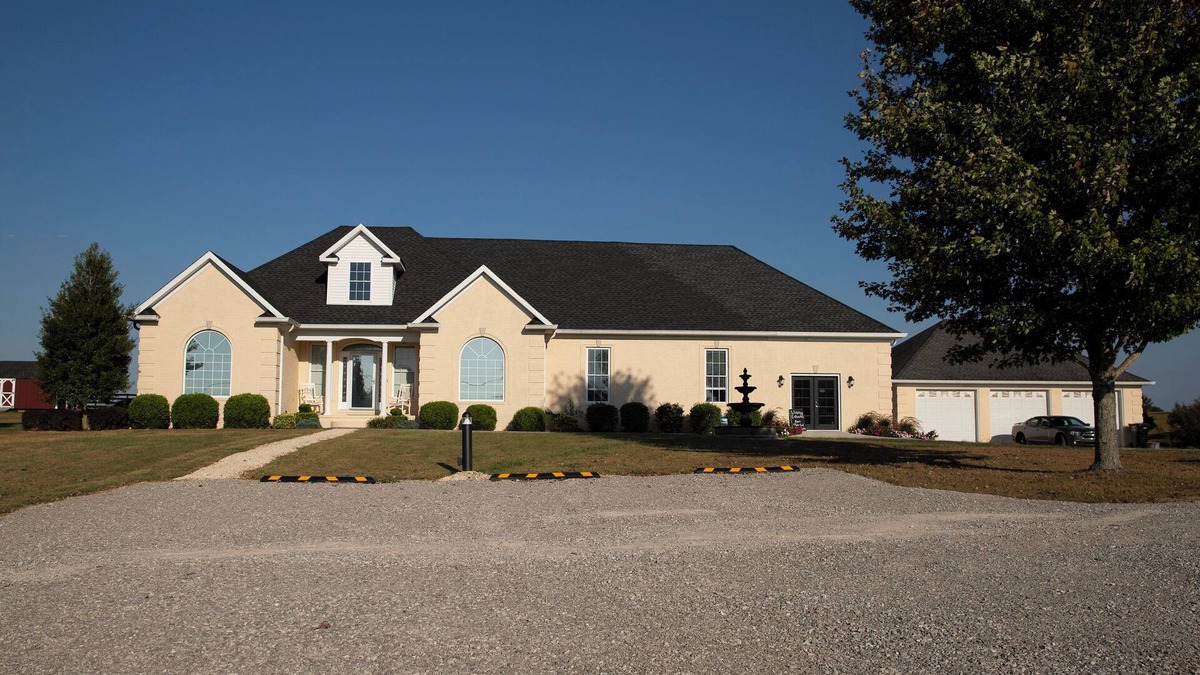 Smiths Grove House | Bluegrass Vineyard B&B, nestled next to the vineyard and winery