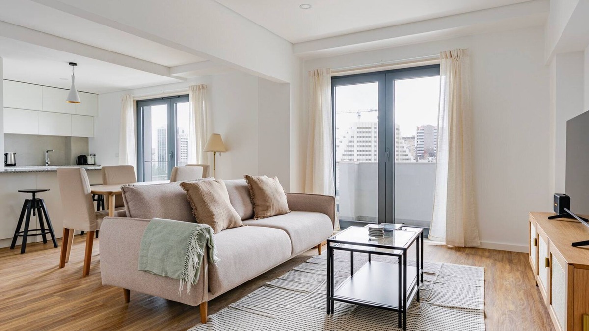 Casal da Ladeira Apartment | Blueground | Alvalade, balcony, nr Gulbenkian