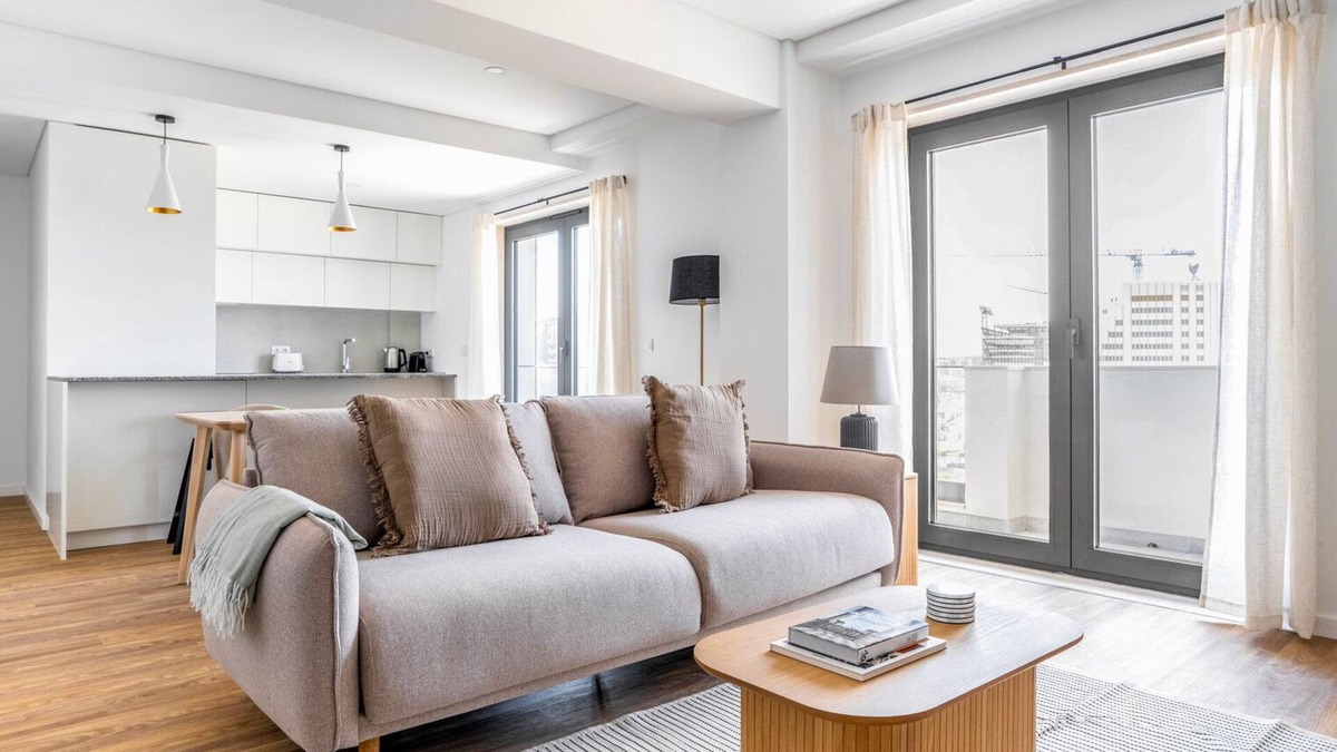 Casal da Ladeira Apartment | Blueground | Alvalade, balcony, nr Campo Pequeno