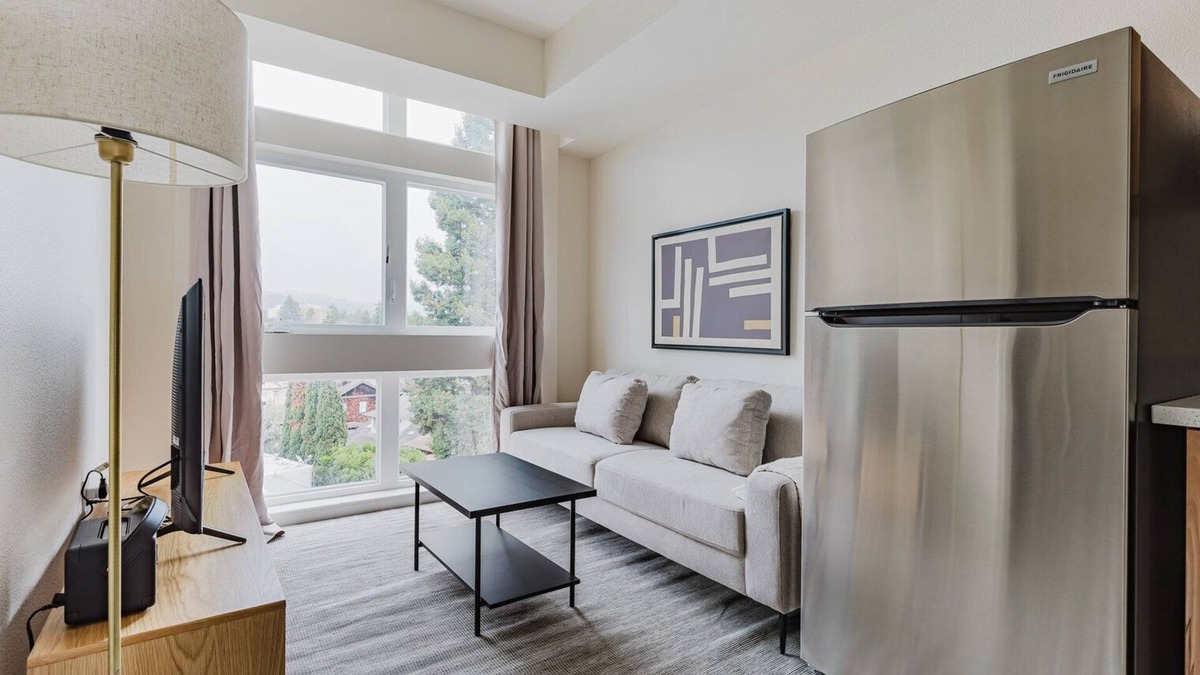South Berkeley Apartment | Blueground | Berkeley, AC & w/d, nr UC Berkeley