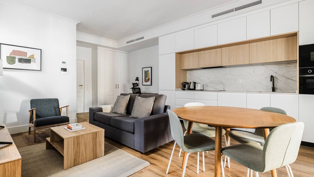 Hispanoamerica Apartment | Blueground | Bernabeu, w/d, doorman, near stadium