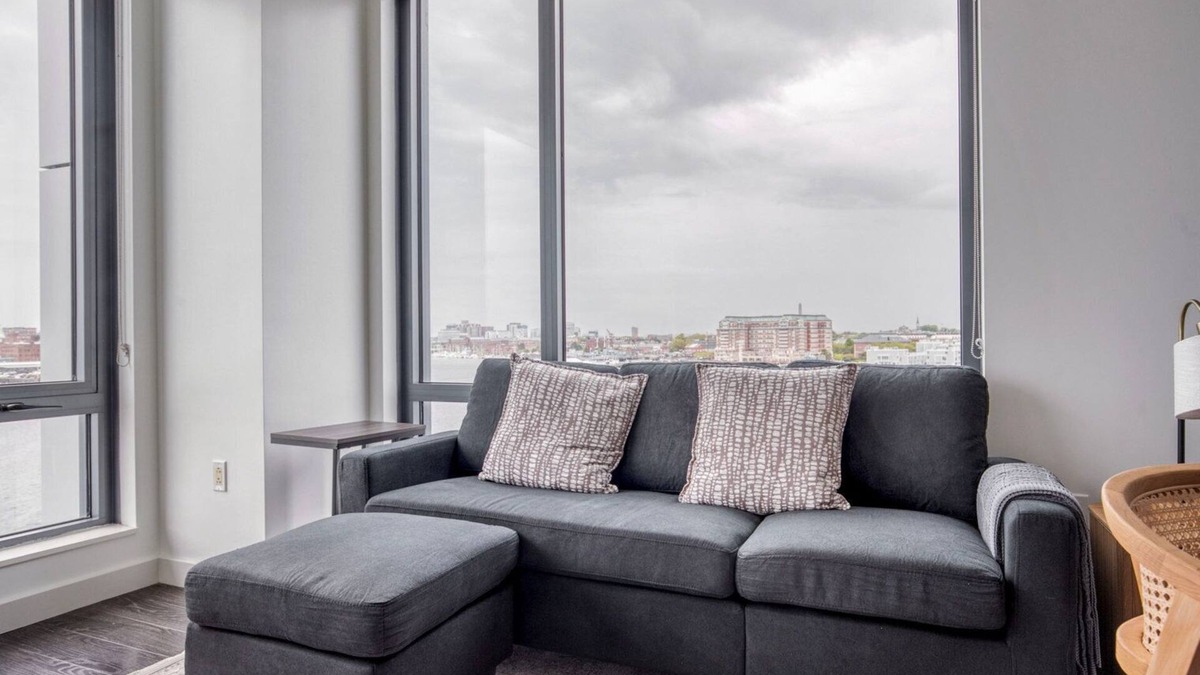 Central-Maverick Square - Paris Street Apartment | Blueground | Central-Maverick Square, pool, nr Boston Harbor