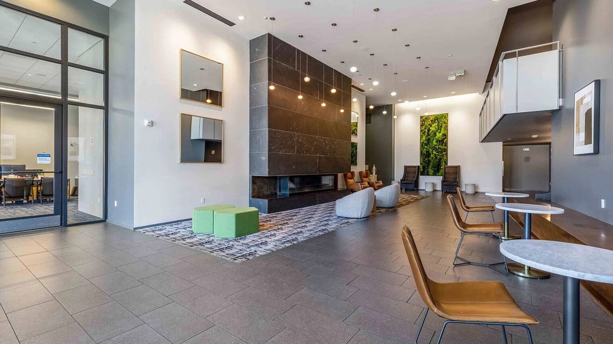 Brighton Apartment | Blueground | Columbia City, gym & w/d, nr park