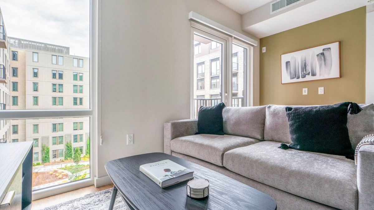 Columbia Heights Apartment | Blueground | Columbia Heights, pool, nr Meridian Hill Park