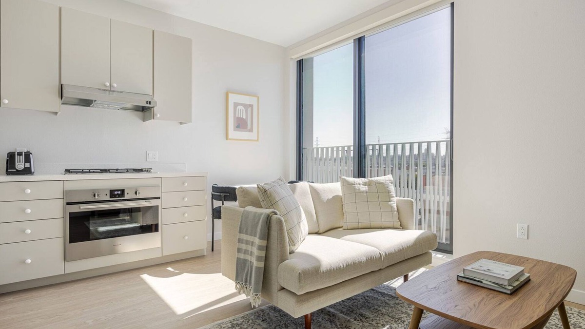 Chinatown Apartment | Blueground | Downtown, elevator, nr parks