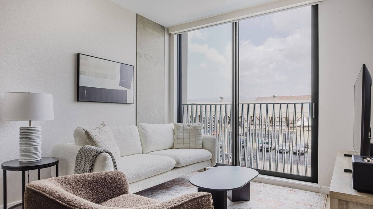 Chinatown Apartment | Blueground | Downtown, AC & elevator, nr parks