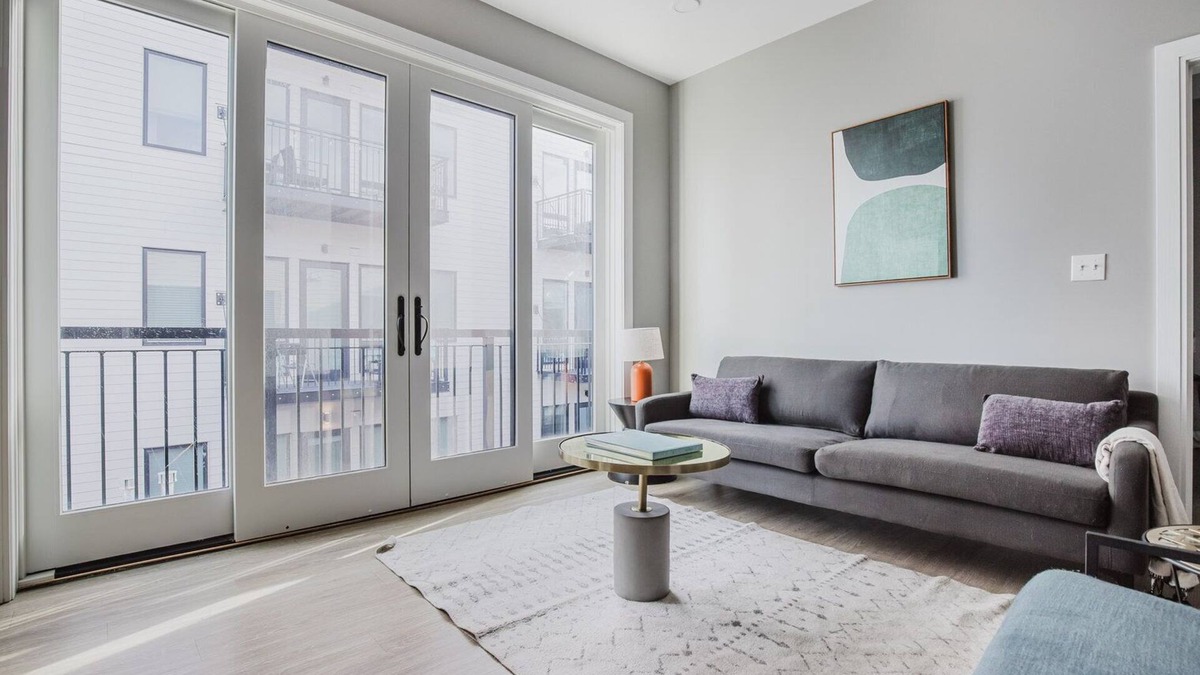 Central-Maverick Square - Paris Street Apartment | Blueground | East Boston, AC, balcony, nr park