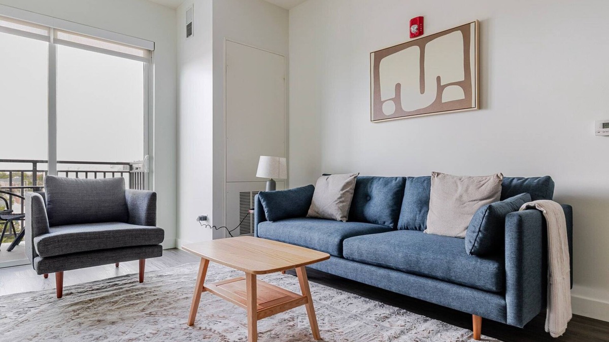 Elmhurst Apartment | Blueground | Elmhurst, pool, nr Elmhurst Art Museum