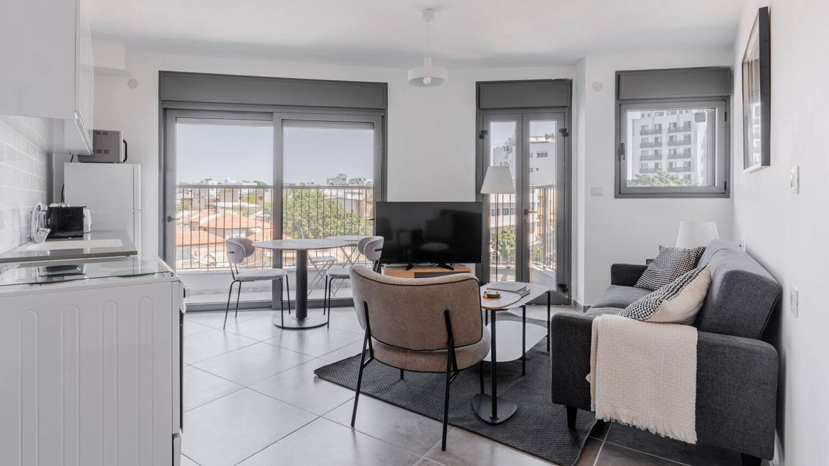 Florentin Apartment | Blueground | Florentine, City view, Balcony (TLV-4)