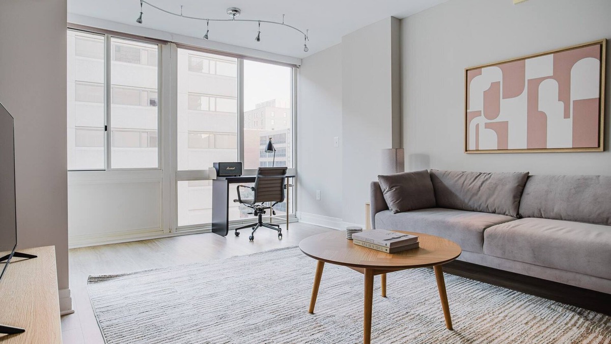 George Washington University Apartment | Blueground | Foggy Bottom, pool & gym, nr metro