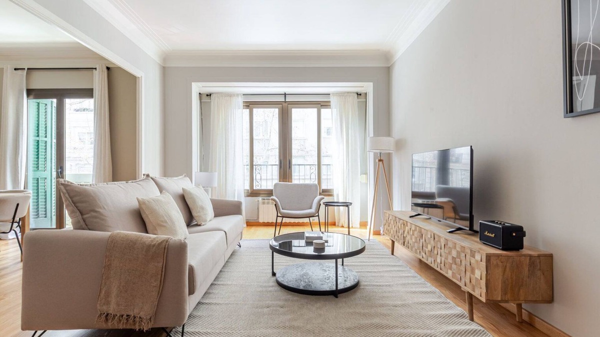 Sant Gervasi Apartment | Blueground | Galvany, doorman, AC, near park
