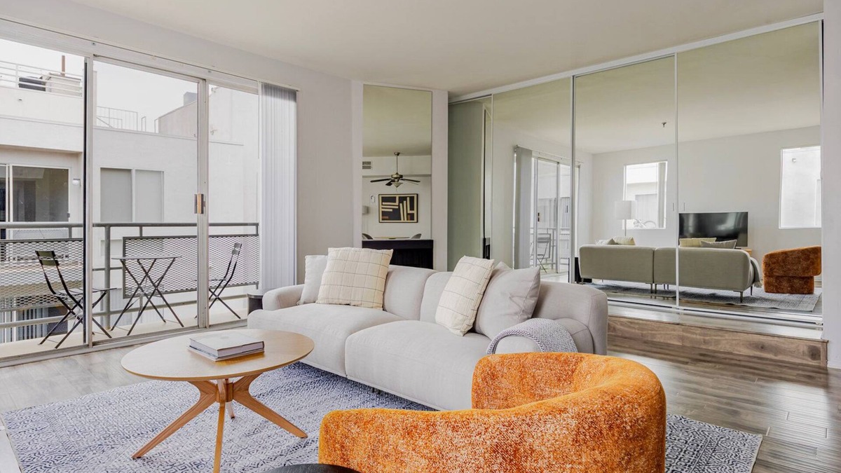 Hollywood Apartment | Blueground | Hollywood, gym, AC, nr Runyon
