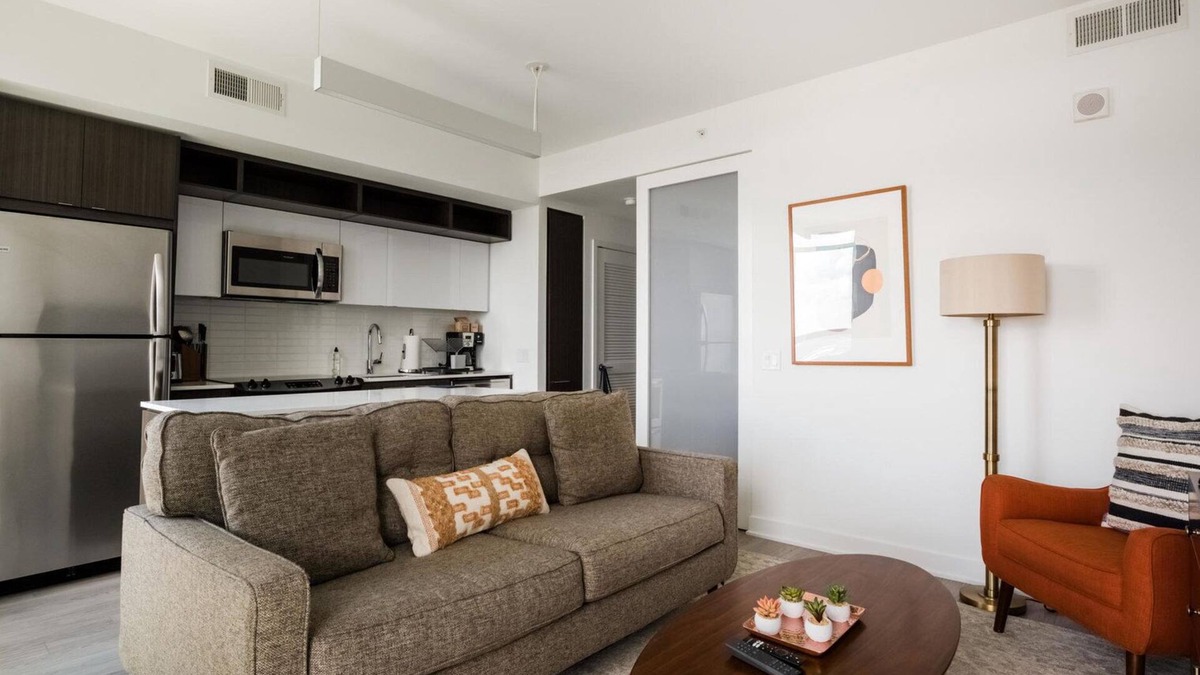 Reston Apartment | Blueground | Hunter Mill District, pool, nr Lake Anne