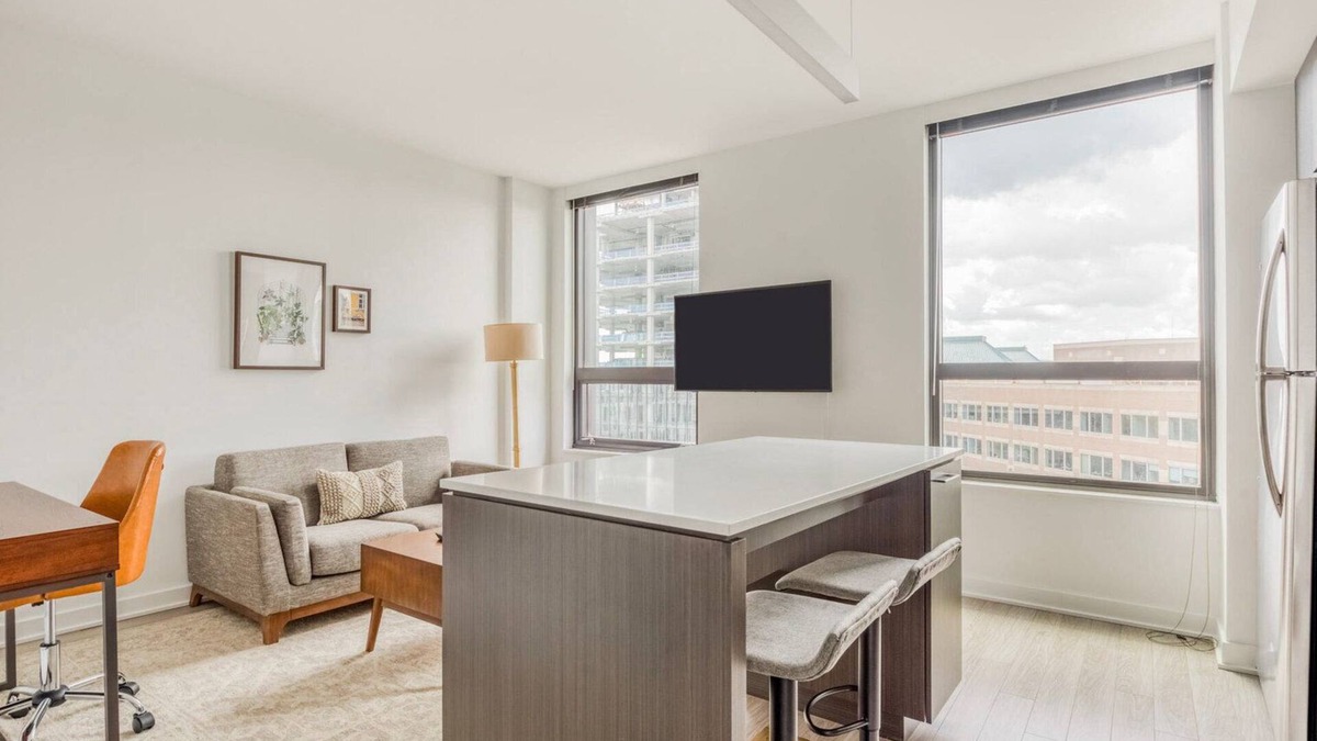 Reston Apartment | Blueground | Hunter Mill District, pool, nr Lake Anne