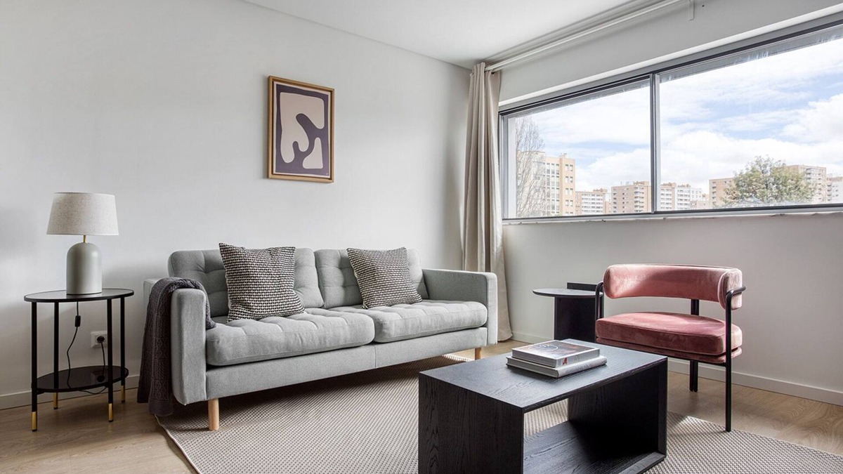 Lumiar Apartment | Blueground | Lumiar, appliances & furniture