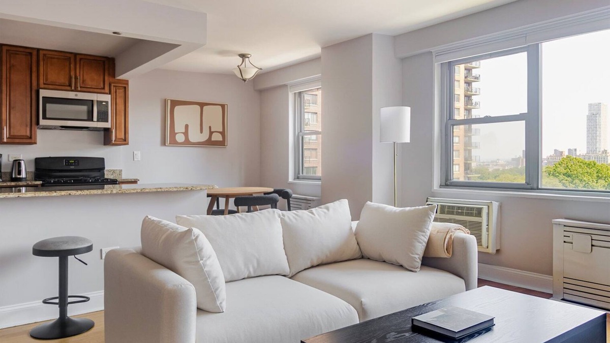 Manhattan Valley Apartment | Blueground | Manhattan Valley, balcony, nr Central Park