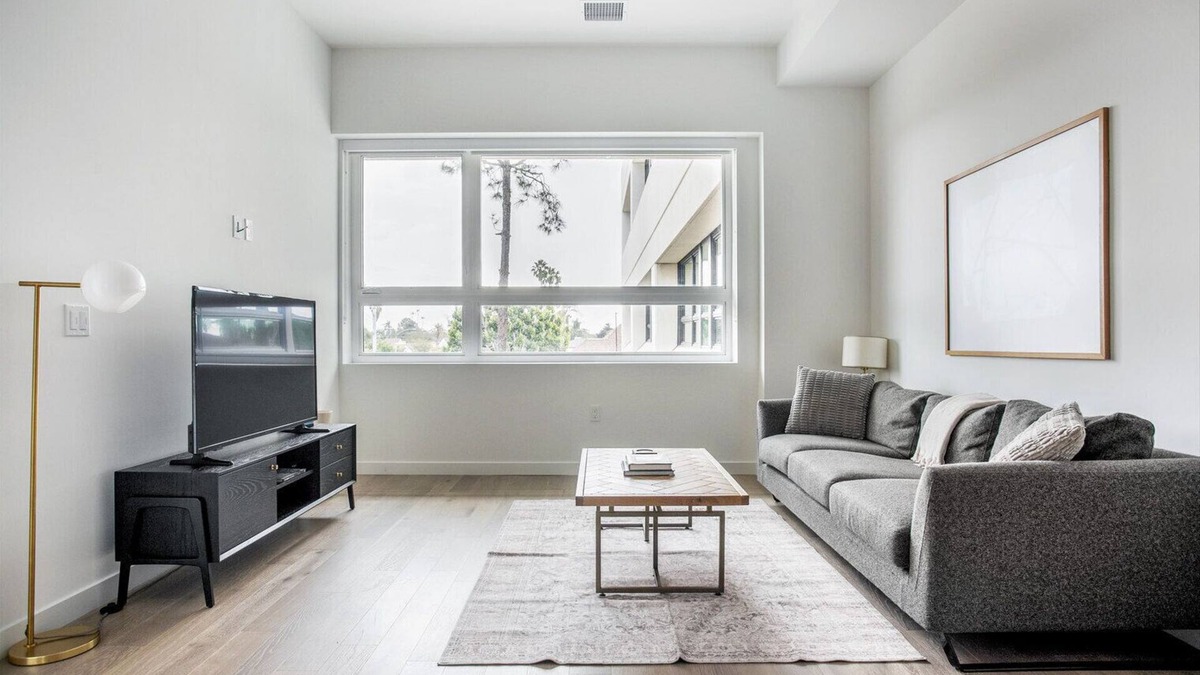 Greater Wilshire - Hancock Park Apartment | Blueground | Mid-Wilshire, AC, w/d, nr LACMA