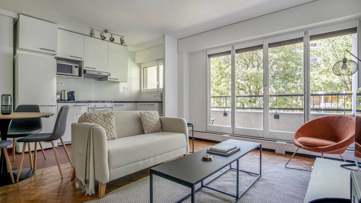 Quartier de Javel Apartment | Blueground | Porte Saint Cloud, balcony, nr sports