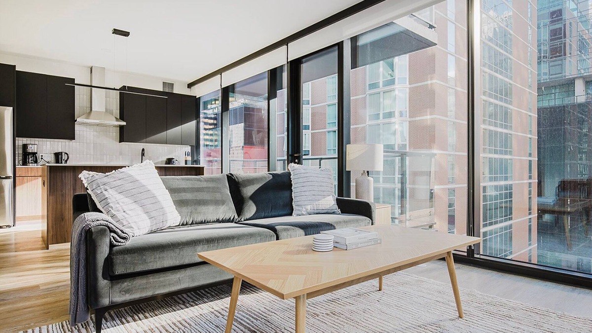 Streeterville Apartment | Blueground | River North, balcony & pool, nr Pier