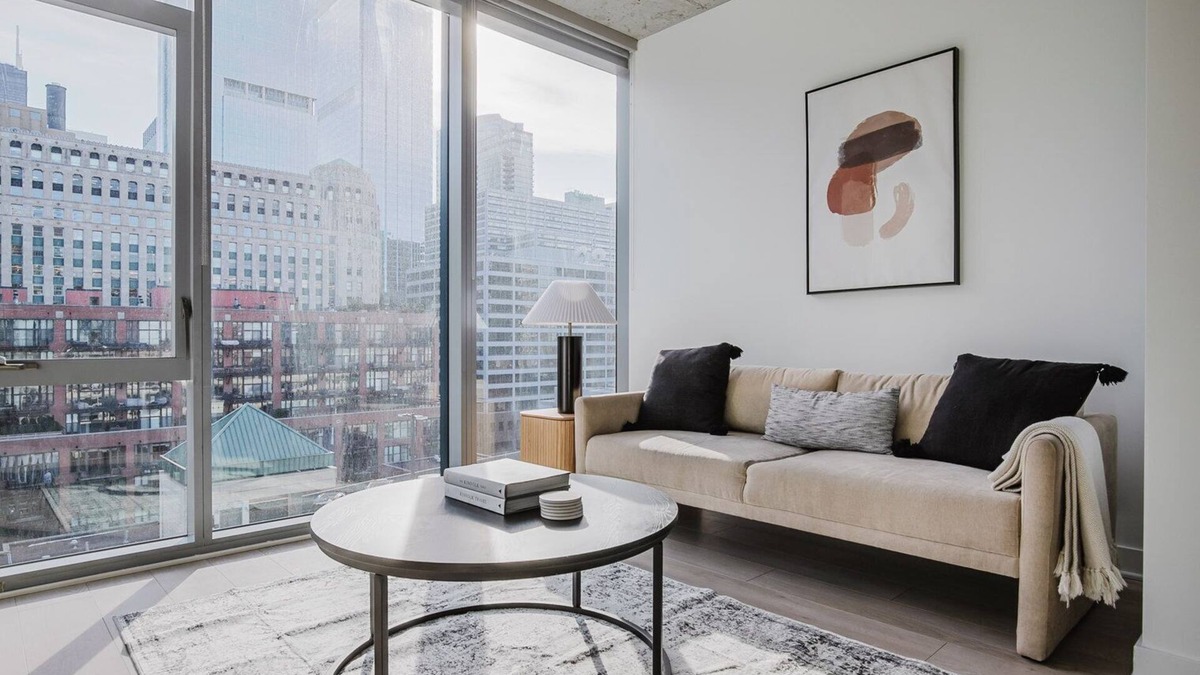 Killgubbin Apartment | Blueground | River North, rooftop & gym, nr Mart