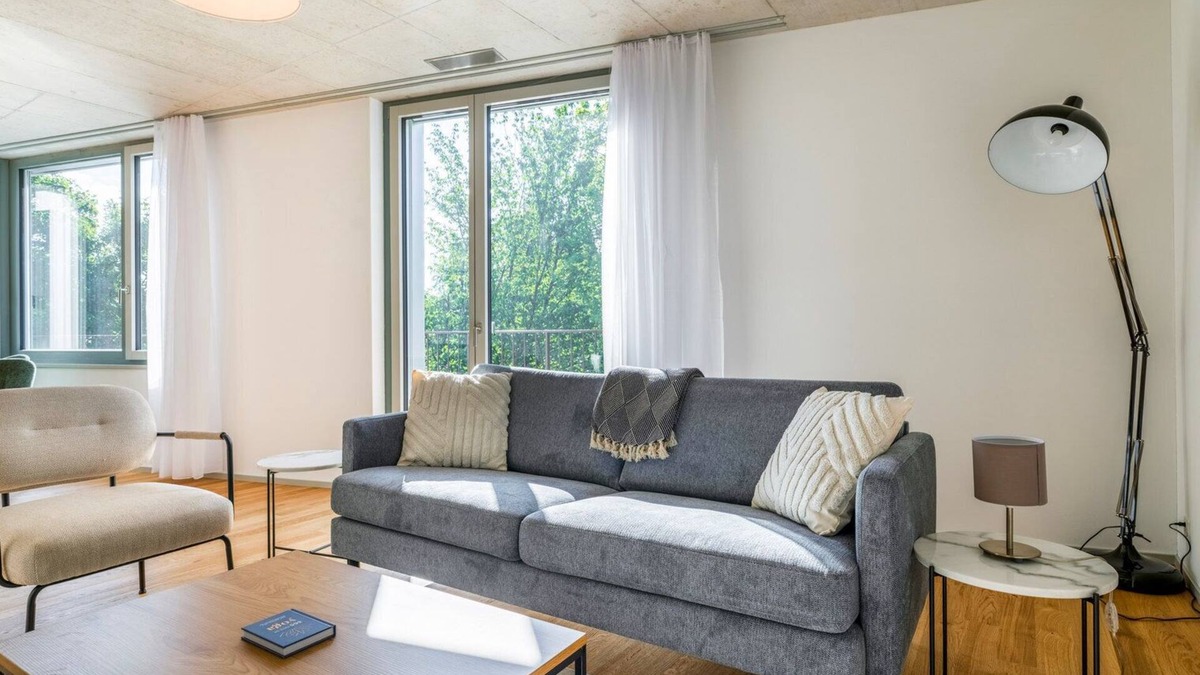 Center Apartment | Blueground | Saatlen, balcony, nr Zurich Zoo