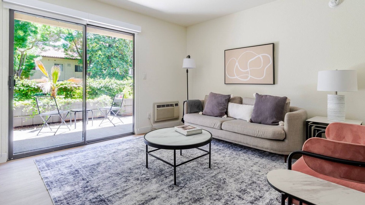 Shoreline West Apartment | Blueground | Shoreline West, pool, nr Shoreline Park