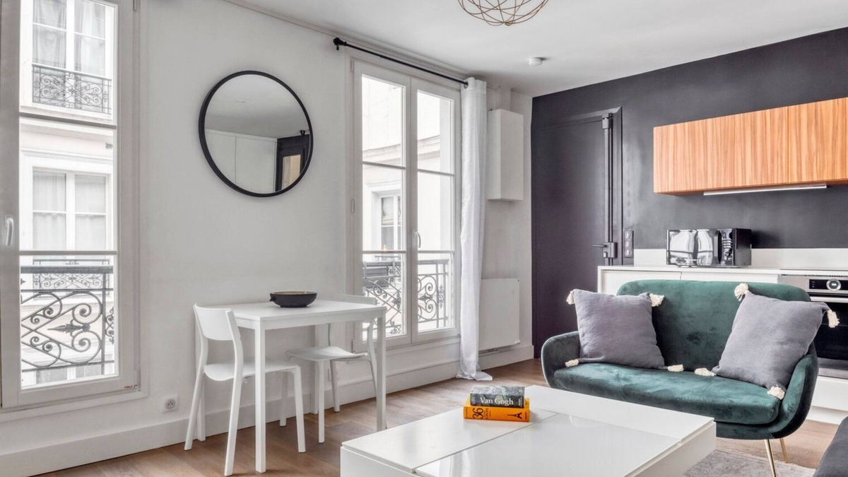 Saint-Germain-l'Auxerrois Apartment | Blueground | St. Honore, intercom, nr opera