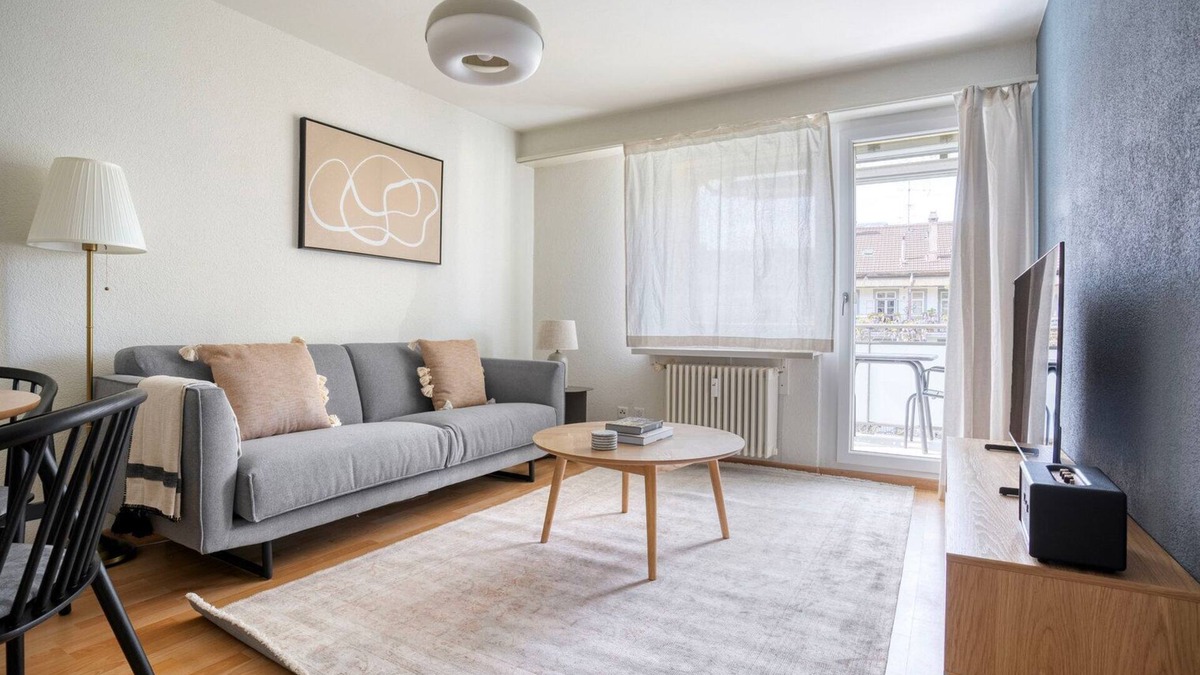 St. Johann Apartment | Blueground | St Johann, Storage room, 5 min to train