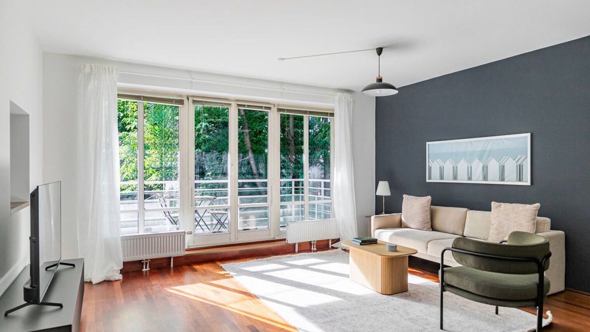 Gersthof Apartment | Blueground | Währing, balcony, nr Türkenschanzpark