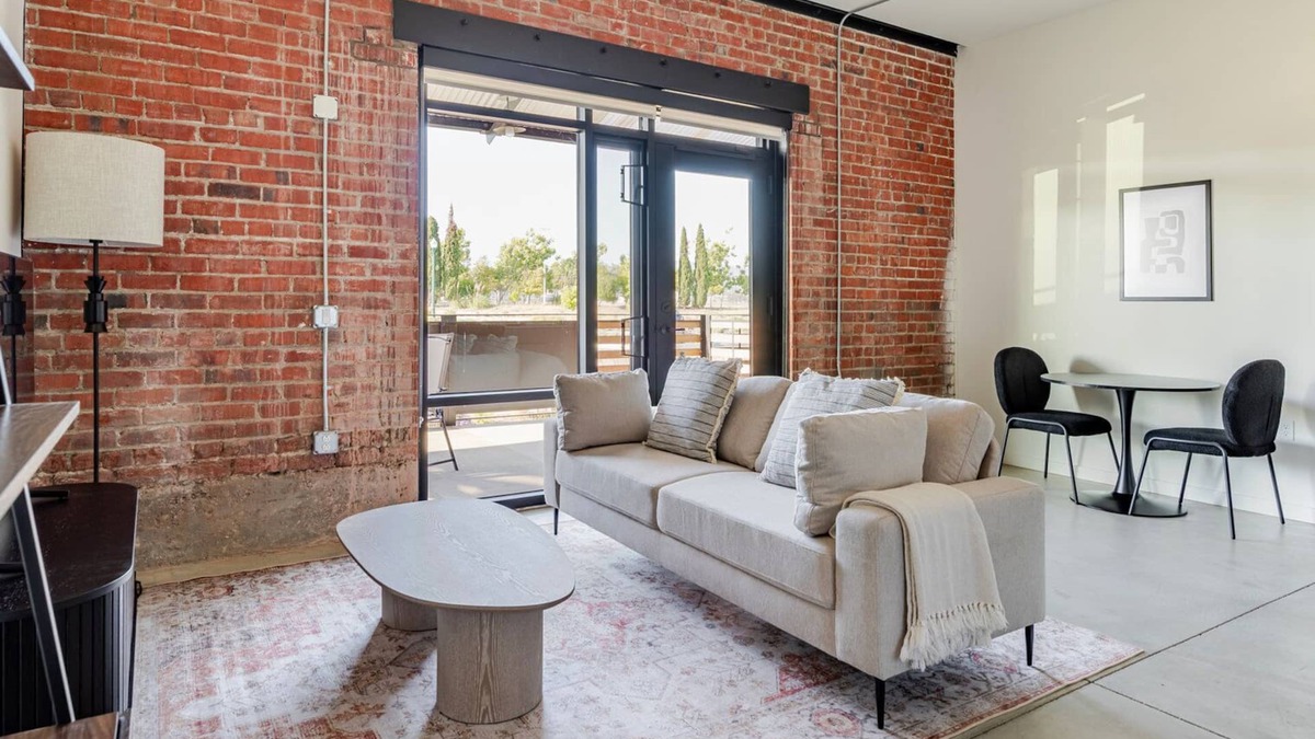 Alameda Apartment | Blueground | West Alameda, balcony, nr Alameda Beach