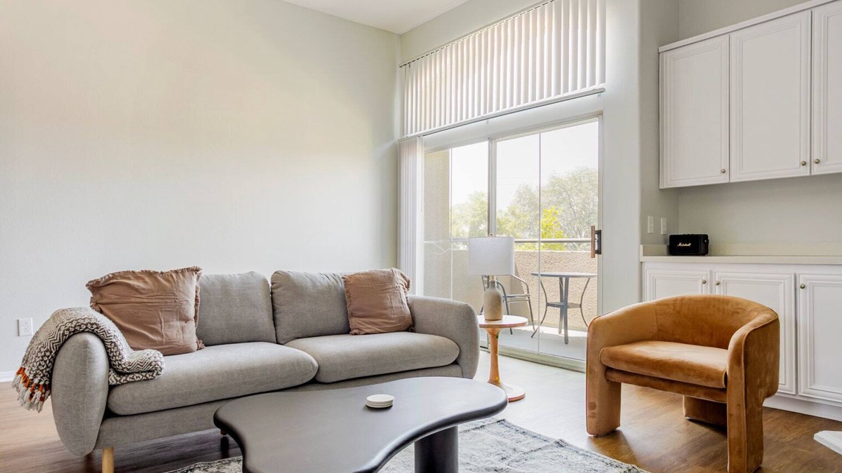 Rancho Park Apartment | Blueground | West Los Angeles, rooftop, nr UCLA
