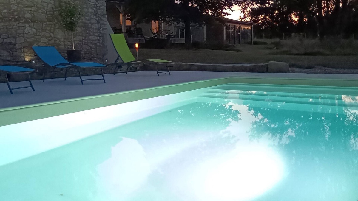 Lauzun House | Bluemoon Superb country gîte with swimming pool, Périgord, south Dordogne,