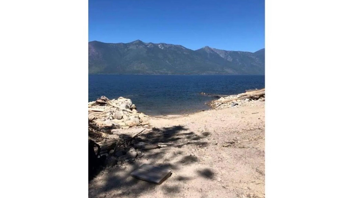 Central Kootenay Cabin | Bluenose Guest Cabin on Kootenay Lake, BC