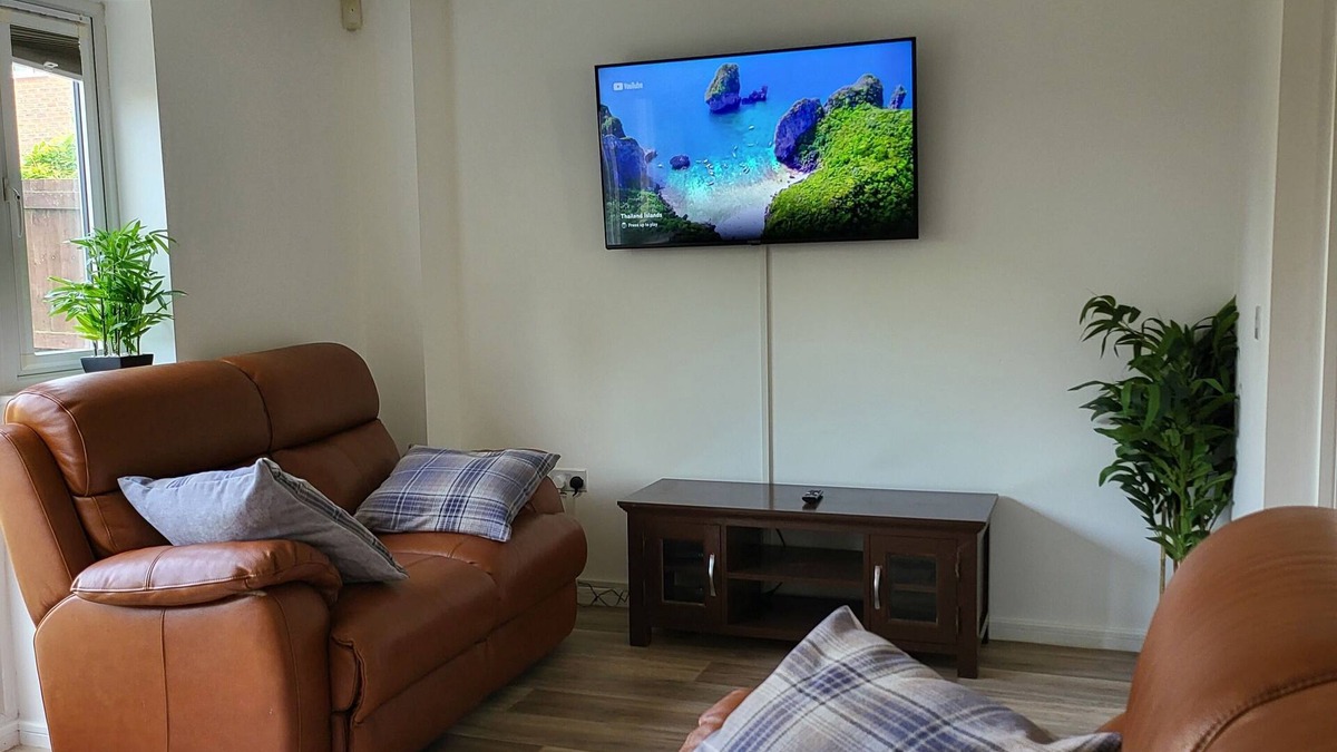 Clayton House | Bluesea Home near etihad, Co-Op Live, with free 2 parking spaces, Wifi