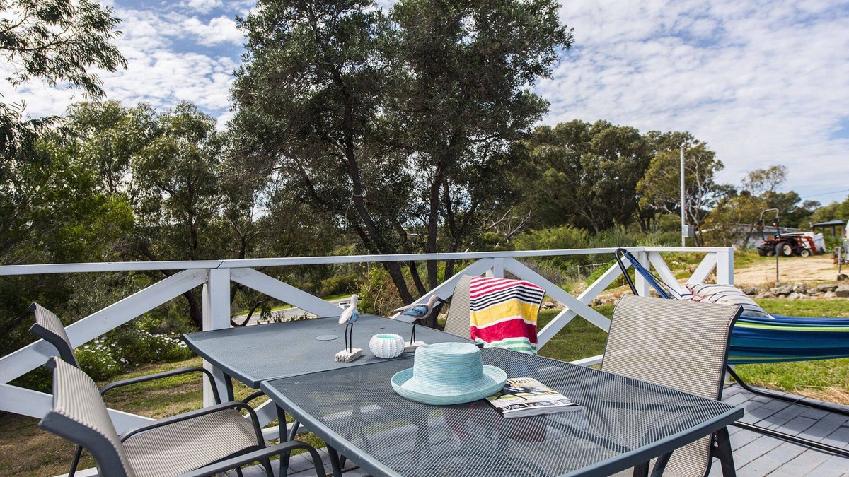Guilderton House | Blueshack - Walking distance to foreshore