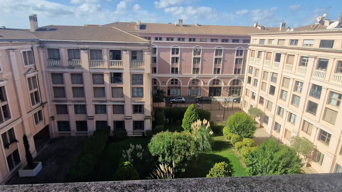 Est Apartment | "BlueSky" air-conditioning-wi-fi garage- 5m from town center.