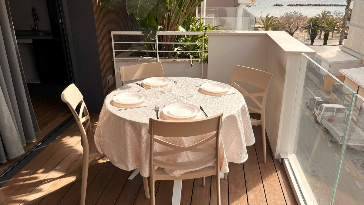 Porto d'Ascoli Apartment | BLUESuite - Nuovissimo trilocale fronte mare, 3 piano con terrazza e box
