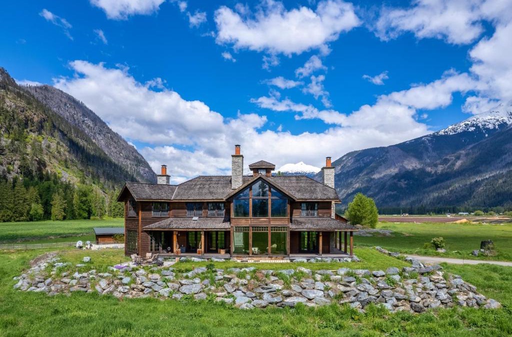Pemberton Meadows House | Bluevault Weddings Luxury Home in Stunning Pemberton Meadows