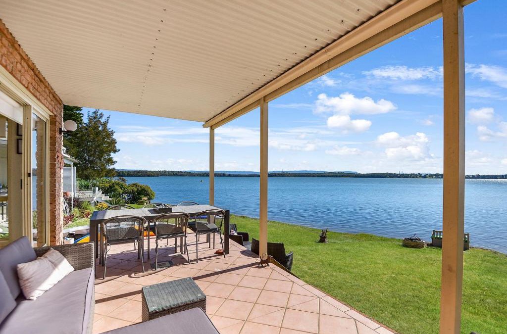 Mannering Park House | Bluewater at Mannering Park