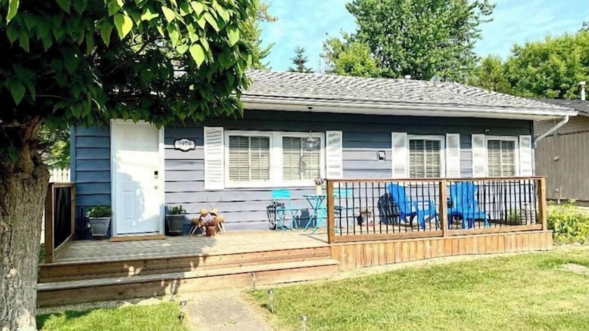 Brights Grove Cottage | Bluewater Delight